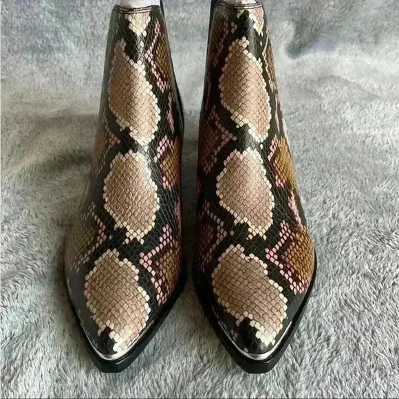 Marc Fisher Yale Chelsea Boot in Snake Embossed Size 5.5 NIB - Picture 9 of 12